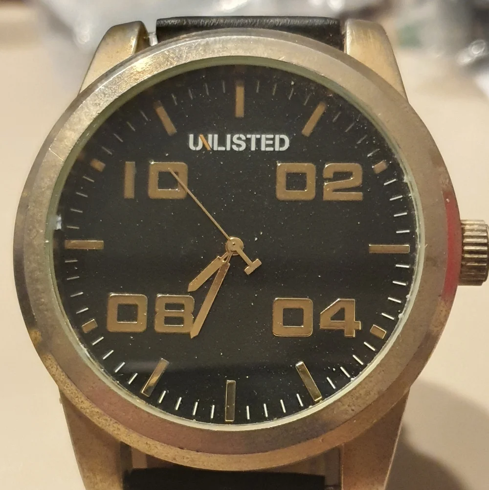10/$20 Unlisted By Kenneth Cole UL1261 Goldtone/Black Leather Men's Watch